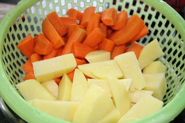 Sơ chế các loại củ nấu lagu bò