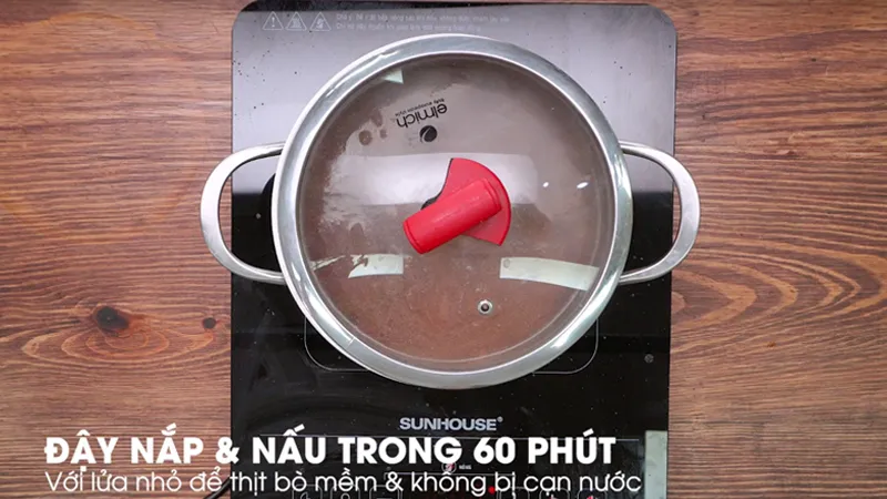 Hầm thịt bò với sốt vang