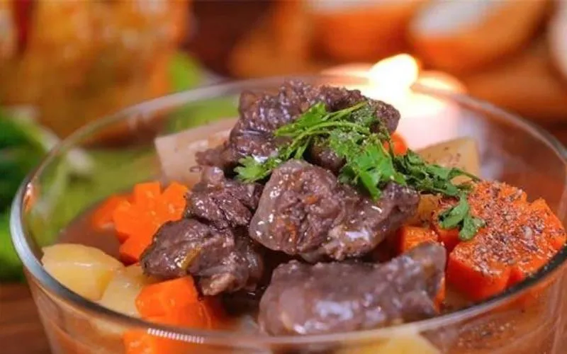 Món bò sốt vang thơm ngon
