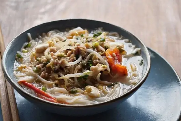 Cách nấu bún thịt nạc thơm ngon chuẩn vị tại nhà với các nguyên liệu tươi ngon và nước chấm hấp dẫn