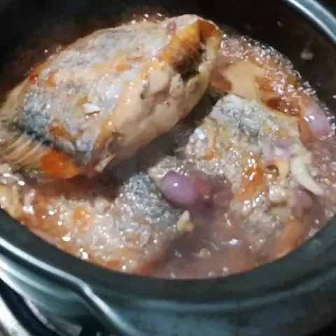 Cách nấu cá khô ngon đơn giản kết hợp cùng các loại gia vị tỏi ớt