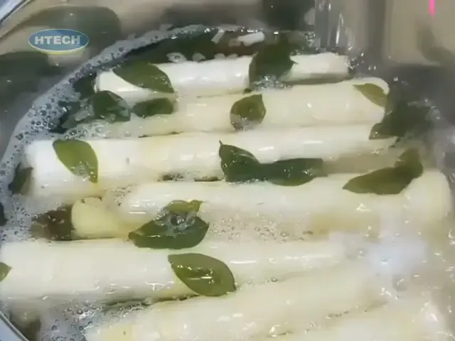 Cá nục kho măng tươi sau khi hoàn thành với màu cánh gián đẹp mắt và nước kho sánh