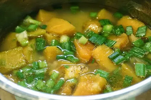 Canh bí đỏ đậu xanh bổ dưỡng