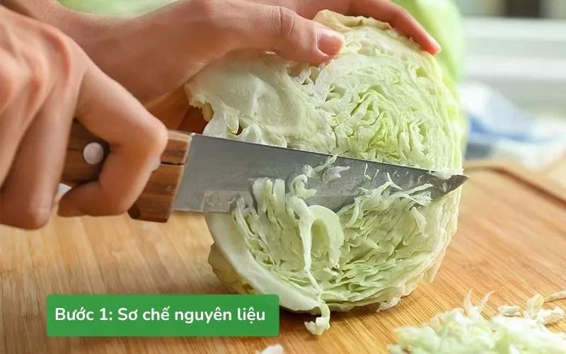 Bắp cải được làm sạch, thái nhỏ và ngâm mềm đúng cách