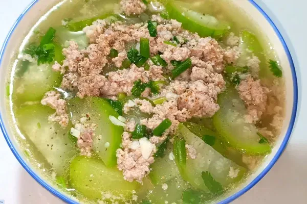 Cách nấu canh bí xanh với thịt băm