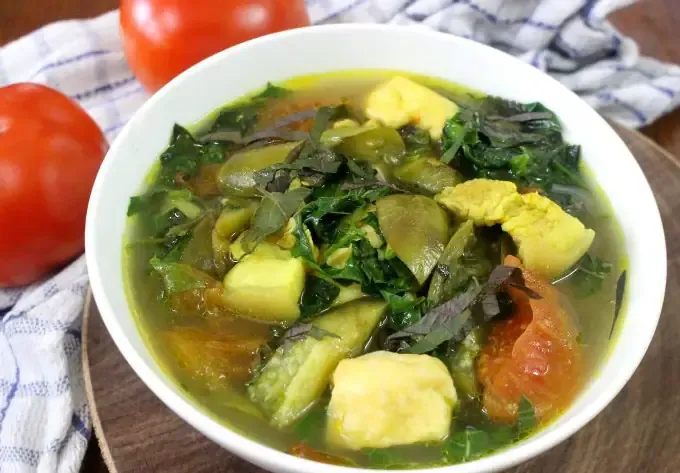 Cách Nấu Canh Cà Tím Với Thịt Ba Chỉ Đậm Đà Chuẩn Vị Gia Đình