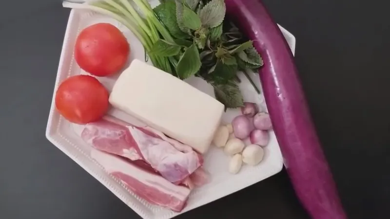 Nguyên liệu làm món cà tím nấu đậu phụ