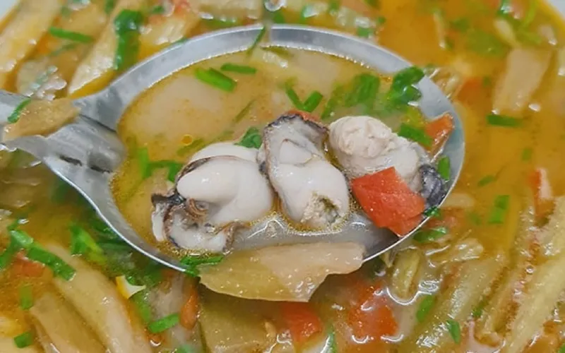 Thưởng thức canh chua dọc mùng
