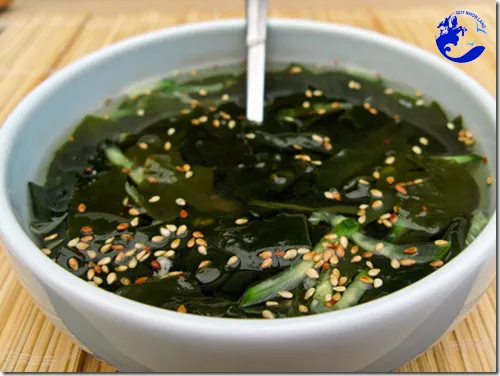 Bát canh rong mứt biển chay thanh đạm từ các loại nấm tươi