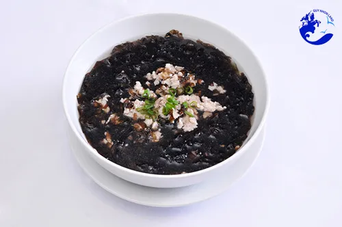 Canh rong mứt biển nấu cùng thịt bằm và đậu hũ non mềm mịn