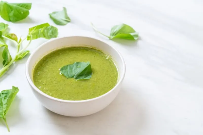 Nấu cháo thịt bò với rau ngót cho bé 10 tháng tuổi