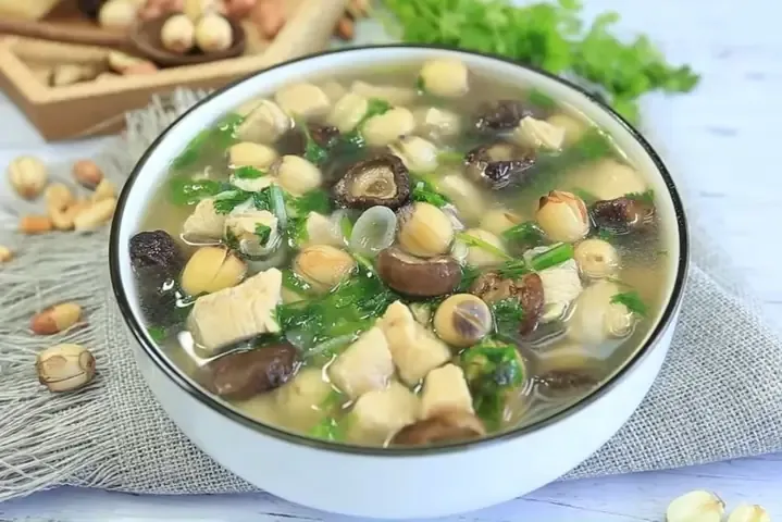 Gà hầm hạt sen cho bà bầu
