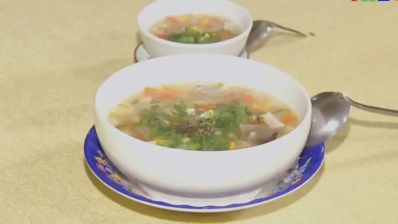 Thưởng thức tô cháo thập cẩm chay nóng hổi