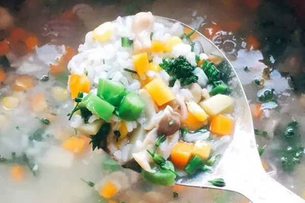 Cháo thịt bằm rau củ nhiều màu sắc bắt mắt