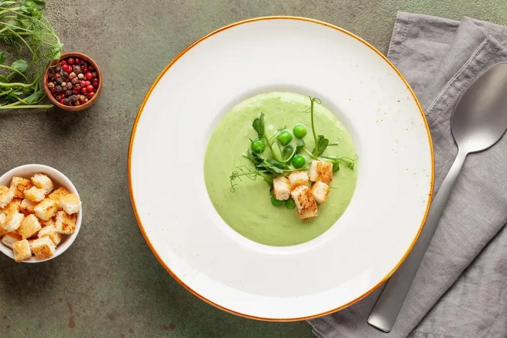 Cháo thịt lợn cho bé ăn dặm với đậu Hà Lan