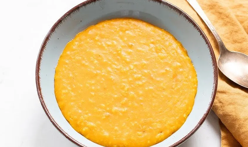 Màu vàng rực rỡ của bí đỏ kích thích bé ăn ngon miệng