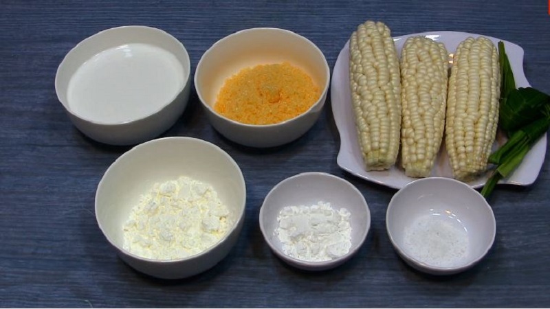 Nguyên liệu gồm bắp nếp, bột năng, nước cốt dừa, đường và muối để làm chè bắp nếp