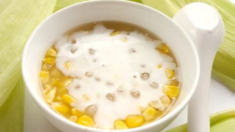 Món chè bắp nếp có vị ngọt béo, dai ngon, ăn rất cuốn miệng