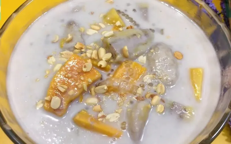 Món chè chuối chưng khoai lang đậm đà hương vị truyền thống cho gia đình