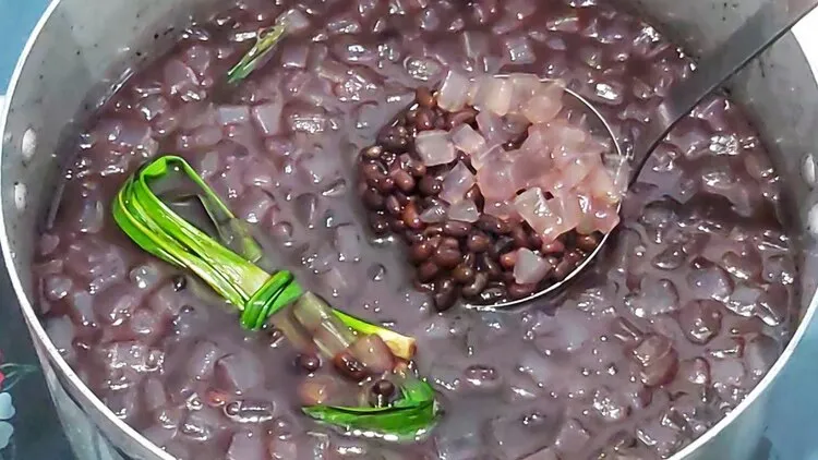 Cách nấu chè đậu đen với nha đam thanh mát tại nhà