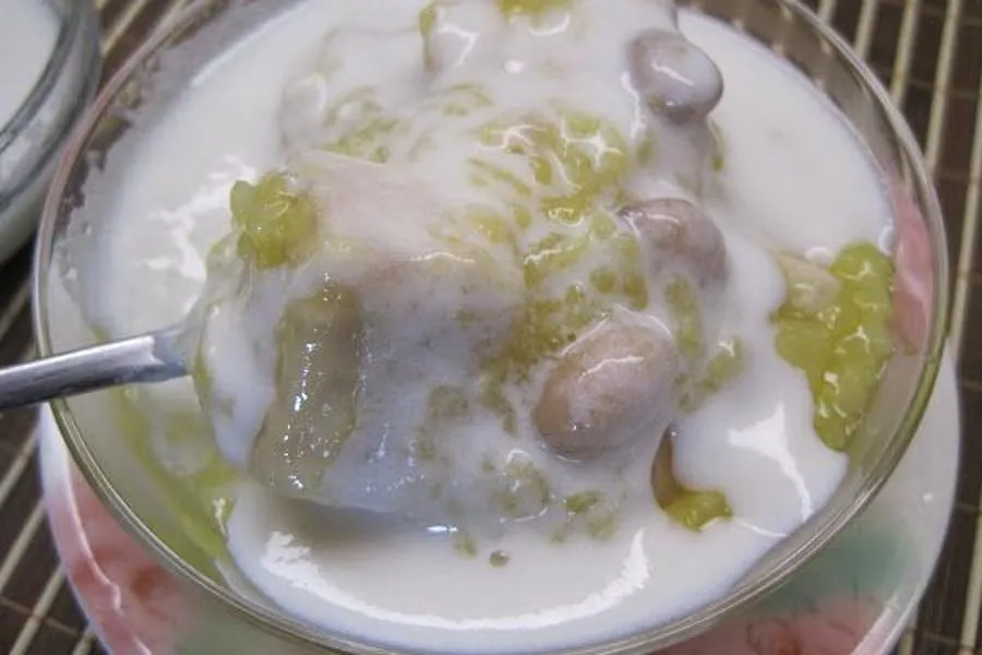 Chè khoai môn đậu trắng