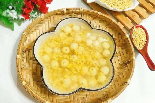 Chè hạt sen đậu xanh làm đơn giản mà lại rất bổ dưỡng