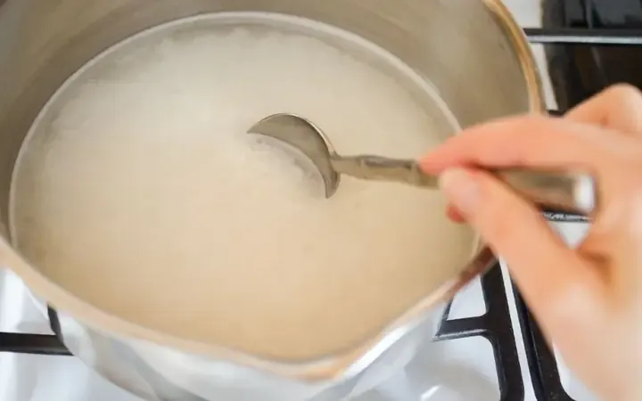 Lựa chọn gạo và vo gạo đúng cách giúp cơm trắng thơm và đẹp mắt