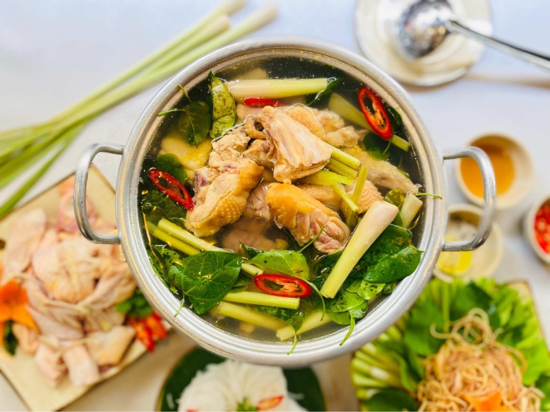 Cách Nấu Gà Lá Giang Thơm Ngon Chuẩn Vị, Thanh Mát Dễ Làm