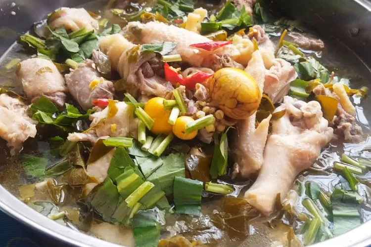 Nguyên liệu tươi ngon cho món lẩu gà lá giang