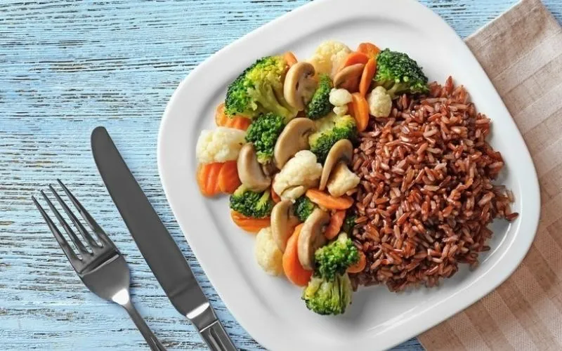 Cơm gạo lứt trộn