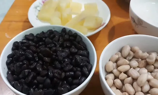 Các nguyên liệu đặc trưng của miền Nam được chuẩn bị vô cùng công phu