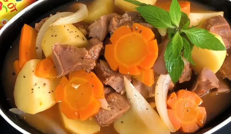 Thành phẩm món lagu lưỡi heo thơm ngon sánh mịn chuẩn vị nhà hàng