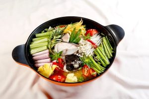 Cách Nấu Lẩu Cá Bớp Chua Cay: Bí Quyết Thơm Ngon Chuẩn Vị Tại Nhà