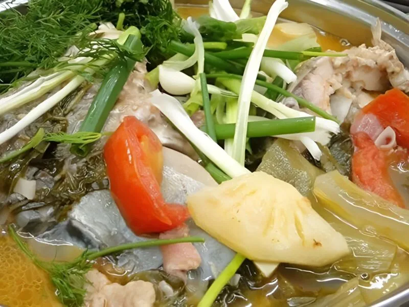 Cách ướp cá trắm giòn với nghệ và gia vị