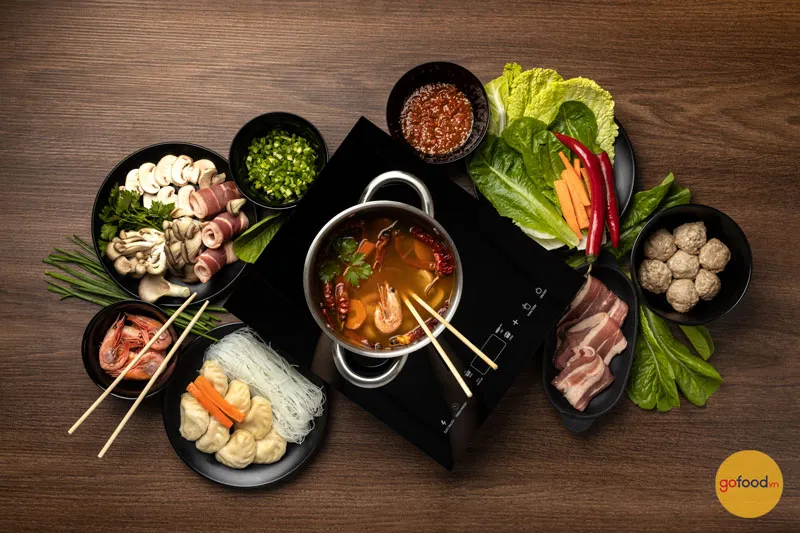 Hành, tỏi, sả phi thơm tạo mùi hấp dẫn cho nước lẩu