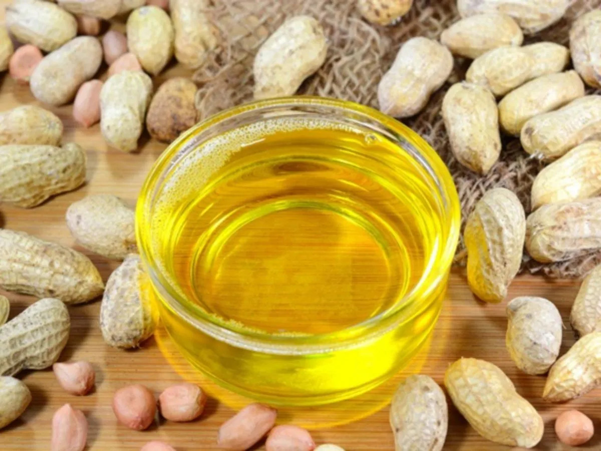 Sử dụng dầu đậu phộng phi củ nén tạo nên mùi thơm đặc trưng cho món ăn