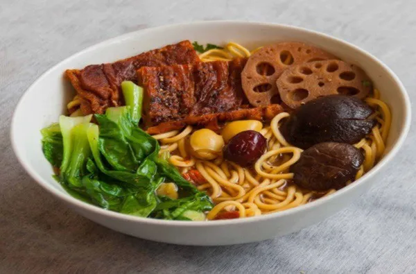 Món mì vịt tiềm chay thanh mát, bổ dưỡng