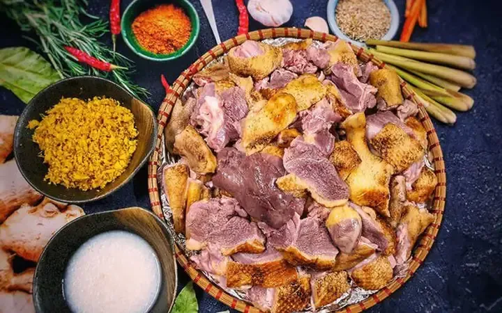 Cách Nấu Ngan Giả Cầy Miền Trung - Chọn ngan tơ tươi ngon và thui vàng đều