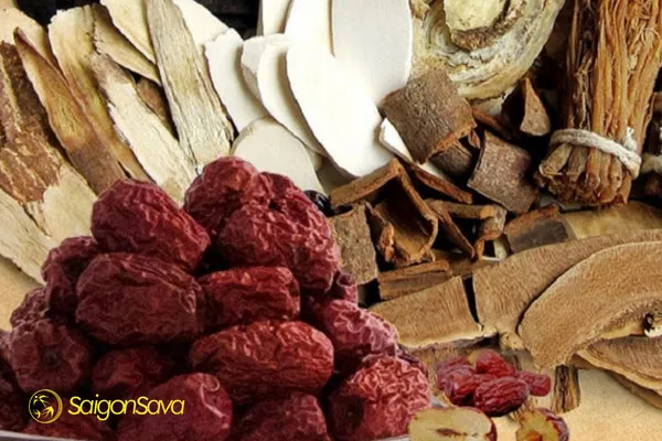 Chọn táo đỏ khô, đều màu, không bị mốc