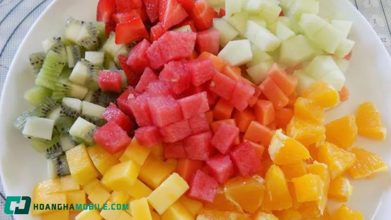 Trái cây tươi được cắt nhỏ để làm rau câu
