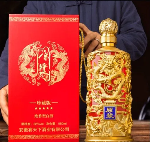 Cảnh chụp cận cảnh một chai rượu Mao Đài sang trọng