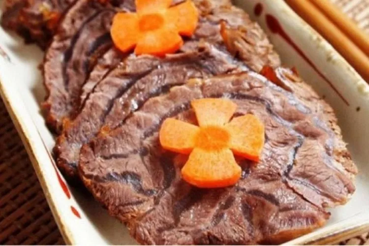 Đĩa thịt bò kho tàu Nghệ An được trình bày đẹp mắt để chiêu đãi khách