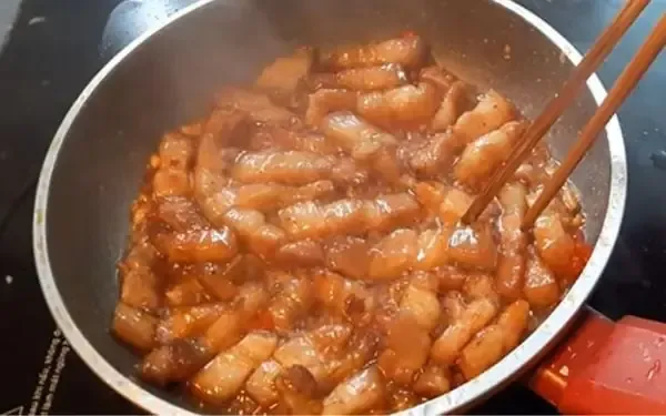 Món thịt lợn nấu chua ngọt hoàn thiện vô cùng hấp dẫn