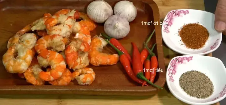 Phần nước sốt đậm đà của tôm khô rim