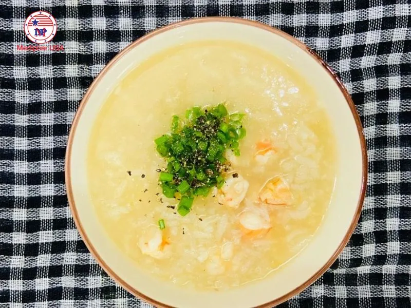 Công thức cháo tôm dầu gấc đơn giản tại nhà