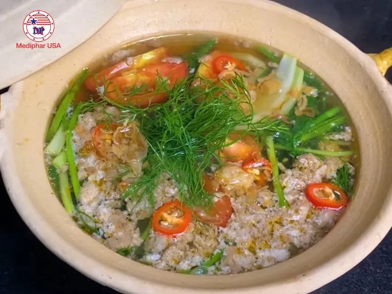Canh riêu cua thêm dầu gấc bổ dưỡng