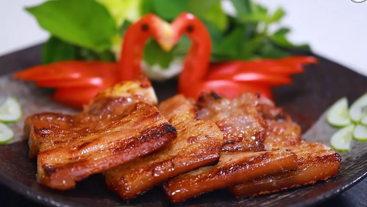 Thịt ba chỉ nướng than hoa hấp dẫn