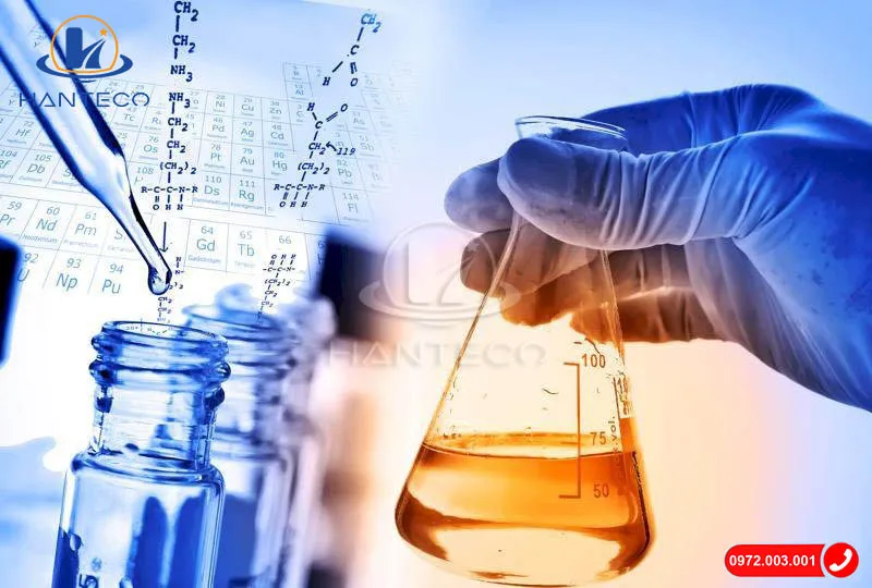 Bộ dụng cụ điều chế nước javel trong phòng thí nghiệm với bình tam giác và ống dẫn khí