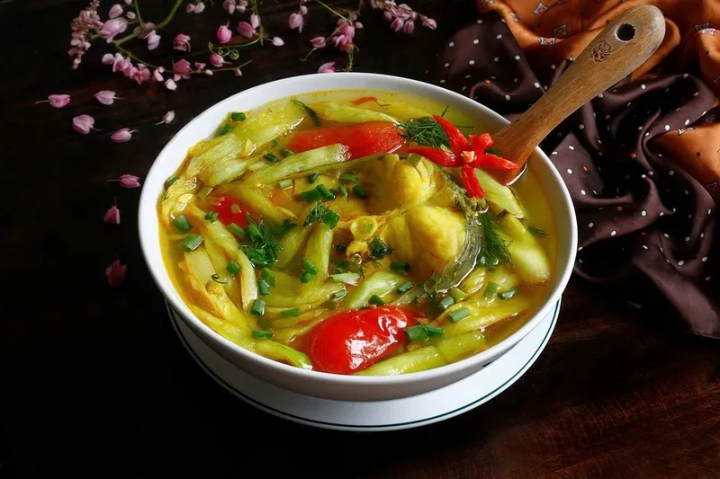 Tô canh cá dọc mùng thơm ngon, hấp dẫn