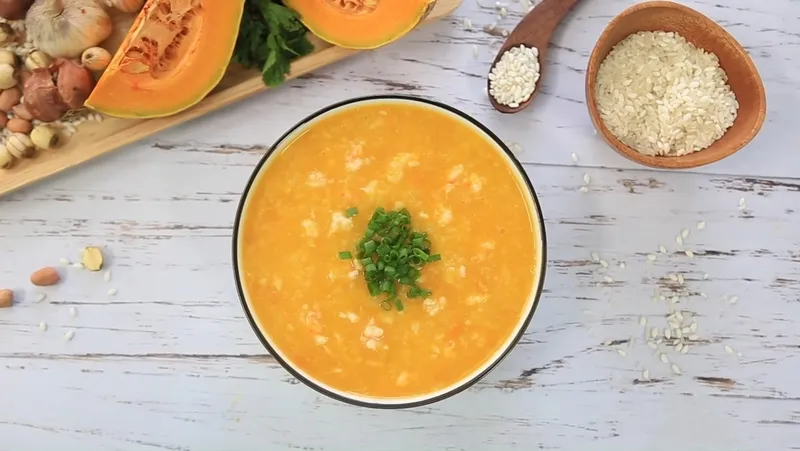 Cách nấu cháo bí đỏ cho bé ăn dặm với thịt bò